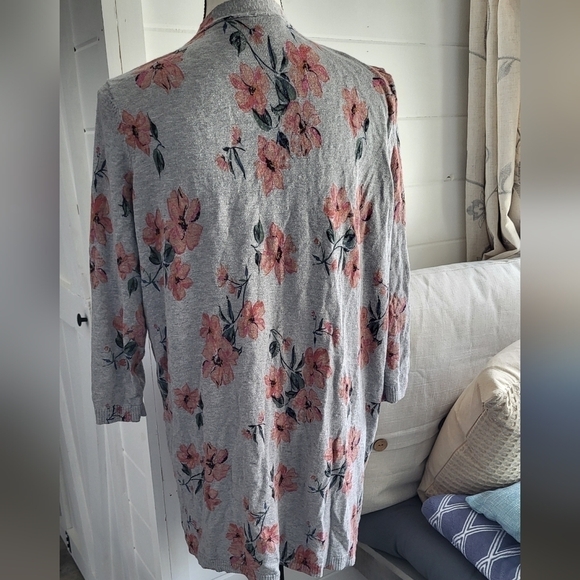 Torrid Heather Grey Floral Knit Cardigan Size 1X - Picture 6 of 9